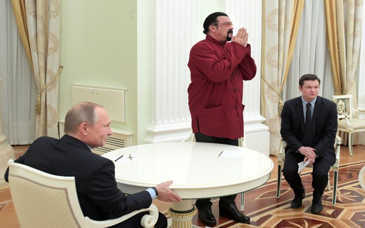 2016-11-25T160246Z_1593766992_S1AEUOWVXMAA_RTRMADP_3_RUSSIA-PUTIN-SEAGAL