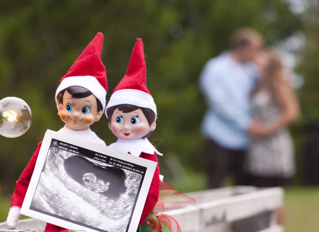 The Cutest Holiday Pregnancy Announcement Ideas We've Seen