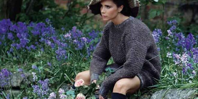Η Victoria Beckham ποζάρει με γαλότσες