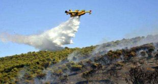 Συνεχίζεται η μάχη με τις φλόγες στην Κερατέα