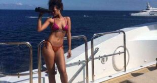 Οι σέξι πόζες της Rihanna σε σκάφος