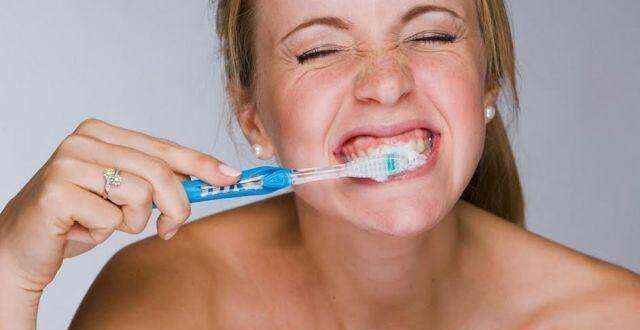 Ποιος είναι ο καλύτερος τρόπος για να βουρτσίζετε τα δόντια σας