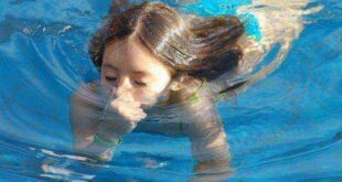 Πώς θα μάθω στο παιδί μου να κολυμπάει;