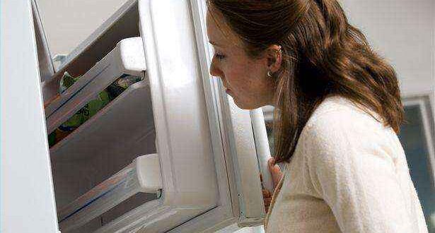 Πώς να διώξετε τις άσχημες μυρωδιές από το ψυγείο