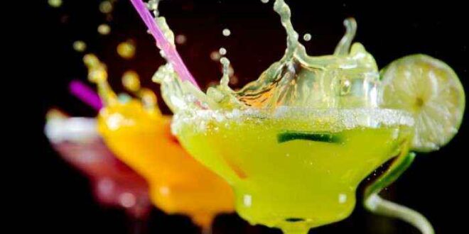Τα 7 πιο υγιεινά αλκοολούχα κοκτέιλ (και οι θερμίδες τους)
