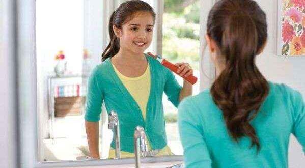 Τι οδοντόβουρτσα να επιλέξω για το παιδί μου; Ηλεκτρική ή απλή;