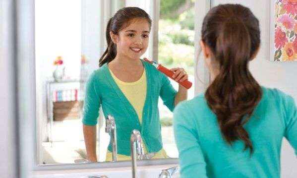 Τι οδοντόβουρτσα να επιλέξω για το παιδί μου; Ηλεκτρική ή απλή;