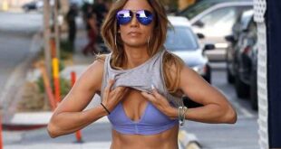 Η Jennifer Lopez έβγαλε βόλτα τους κοιλιακούς της