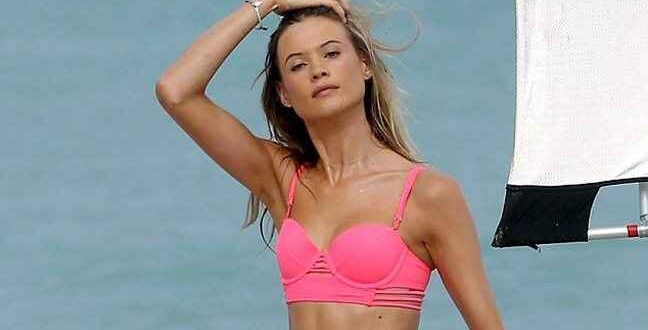 Η Behati Prinsloo αναστατώνει την Καραϊβική