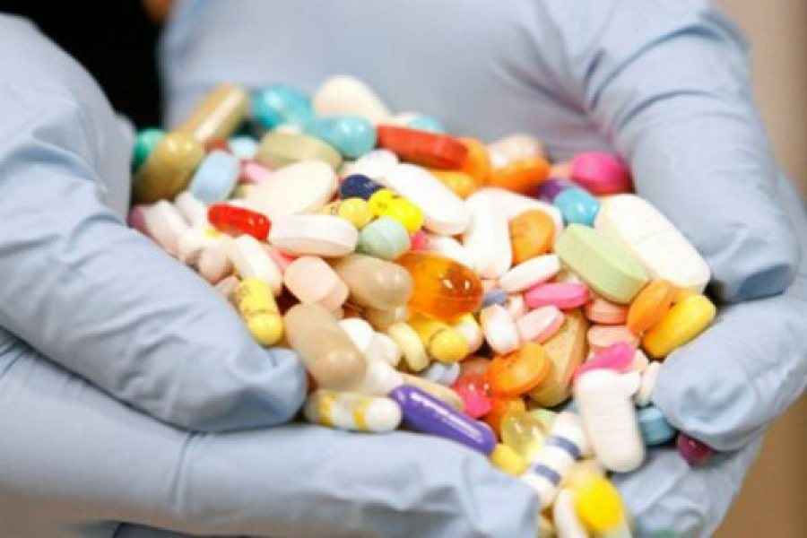 Οι Έλληνες παίρνουν την αντιβίωση σαν καραμέλες