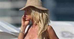 Πειρασμός με μπικίνι η Victoria Silvstedt