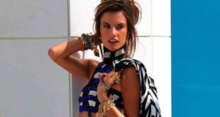 Η Alessandra Ambrosio μπρούμυτα στην άμμο
