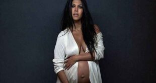 Η Kourtney Kardashian γυμνή λίγο πριν γεννήσει