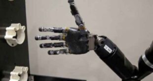 Το πιο προηγμένο ρομποτικό χέρι στον κόσμο αλλάζει την ζωή τετραπληγικής γυναίκας