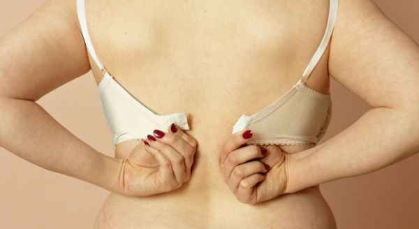 5 κακές συνήθειες που χαλαρώνουν το στήθος