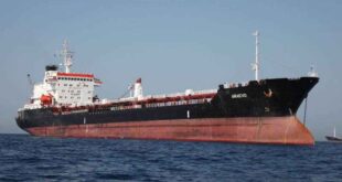 Βομβαρδίστηκε ελληνικό πλοίο στη Ντέρνα της Λιβύης