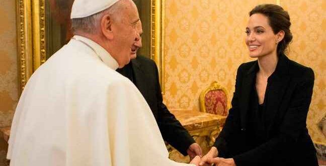 Συνάντηση της Αντζελίνα Τζολί με τον Πάπα