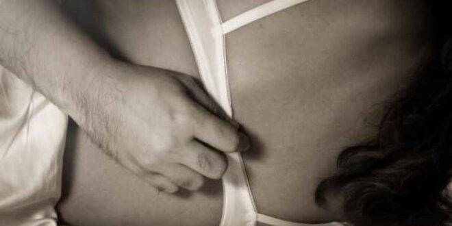 Τι φανερώνουν οι προτιμήσεις των ανδρών στο γυναικείο στήθος