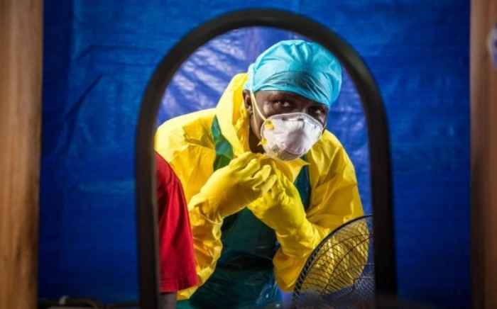 Έμπολα: Πολύ πιθανή η μετάδοση μέσω του αέρα