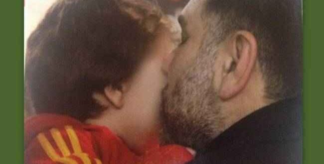 Γρηγόρης Αρναούτογλου Το τρυφερό φιλί στον γιο του