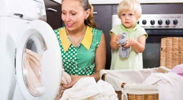 Δουλειές του σπιτιού: Πώς μπορούν τα παιδιά να βοηθήσουν και τι να κάνουν