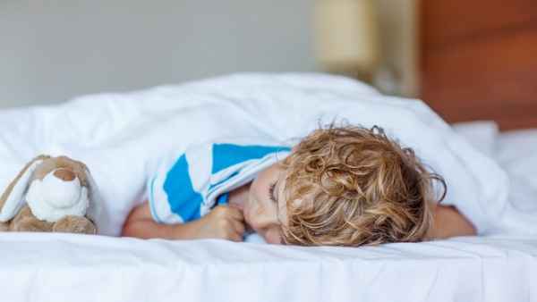 Μέχρι ποια ηλικία πρέπει να κοιμούνται τα παιδιά το μεσημέρι;