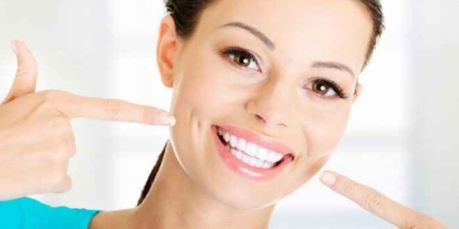 Πώς θα καθαρίσετε τα δόντια σας χωρίς οδοντόβουρτσα!