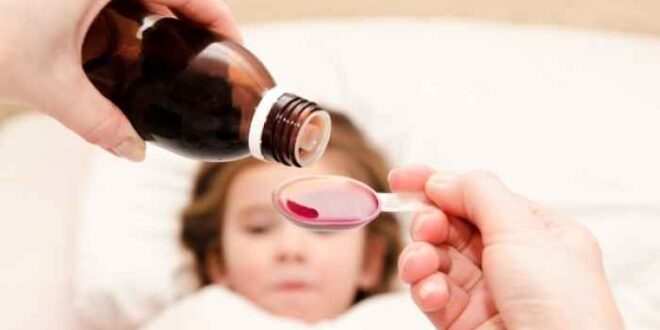 SOS παιδιάτρων: Μην δίνετε στα παιδιά τα φάρμακα με κουταλάκι