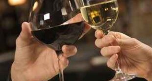 Ένα ποτηράκι κρασί μάς κάνει πιο ελκυστικούς