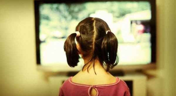 Πόσες ώρες επιτρέπεται να βλέπει το παιδί μου τηλεόραση;