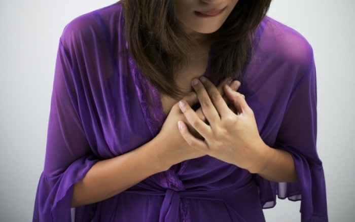 Ενόχληση στο στήθος: Αυτές είναι οι πιθανές αιτίες