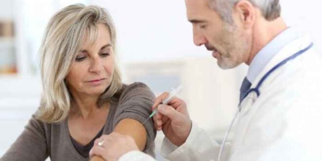 Ποια εμβόλια πρέπει να κάνουν οι έφηβοι και οι ενήλικες