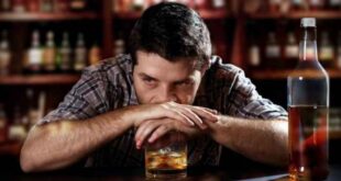 Βγαίνετε σπάνια αλλά πίνετε πολύ; Οι επιστήμονες προειδοποιούν...