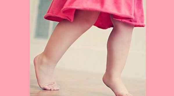 Περπατάει το παιδί σας στις μύτες των ποδιών του; Δείτε πότε να ανησυχήσετε!
