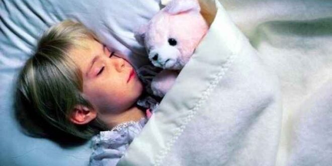Ύπνος και παιδί: Πόσες ώρες πρέπει να κοιμάται ανά ηλικία και πώς θα ξέρετε αν κοιμάται αρκετά;