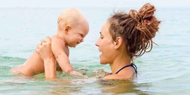 Από ποια ηλικία μπορούν τα μωρά να κάνουν μπάνιο στη θάλασσα