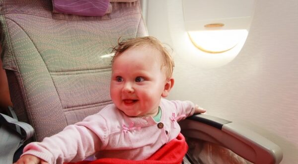 5 πράγματα που μπορείτε να κάνετε με τα παιδιά στο αεροπλάνο