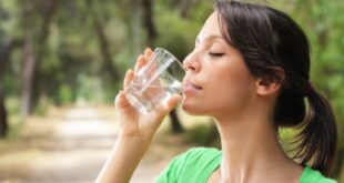 Γιατί πρέπει να πίνετε νερό το πρωί με άδειο στομάχι