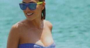 Η Έλενα Παπαβασιλείου «έκαψε» την παραλία! (photos)