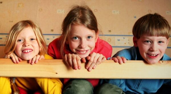 10 παράπονα που θα ακούσετε όταν τα παιδιά μοιράζονται το ίδιο δωμάτιο