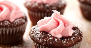 Cupcakes σοκολάτας με ροζ επικάλυψη