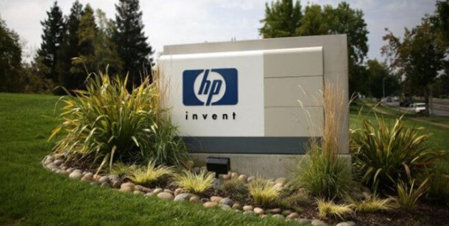 Η Hewlett-Packard «σπάει» στα δύο