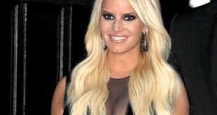 Η Jessica Simpson και το αβυσσαλέο ντεκολτέ