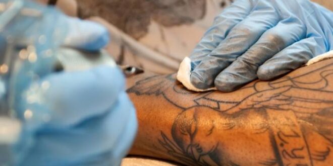 Καινούργιο τατουάζ; Πώς θα καταλάβετε αν έχει μολυνθεί