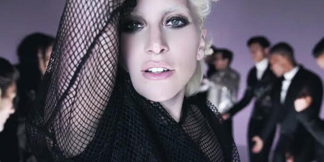 Η Lady Gaga σε βίντεο κλιπ μόδας