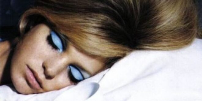 Πόσο κακό είναι τελικά να κοιμόμαστε με μακιγιάζ;
