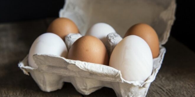 Σε τι διαφέρουν τα λευκά από τα καφέ αυγά;