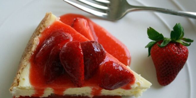 Cheesecake με στέβια και σως φράουλας