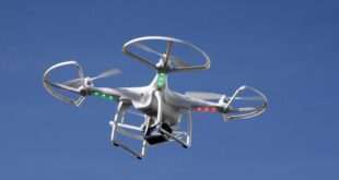 Drones πάνω από χωματερές και καρχαρίες