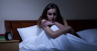 Έρευνα: Χειρότερος ο διακοπτόμενος ύπνος από την έλλειψη ύπνου